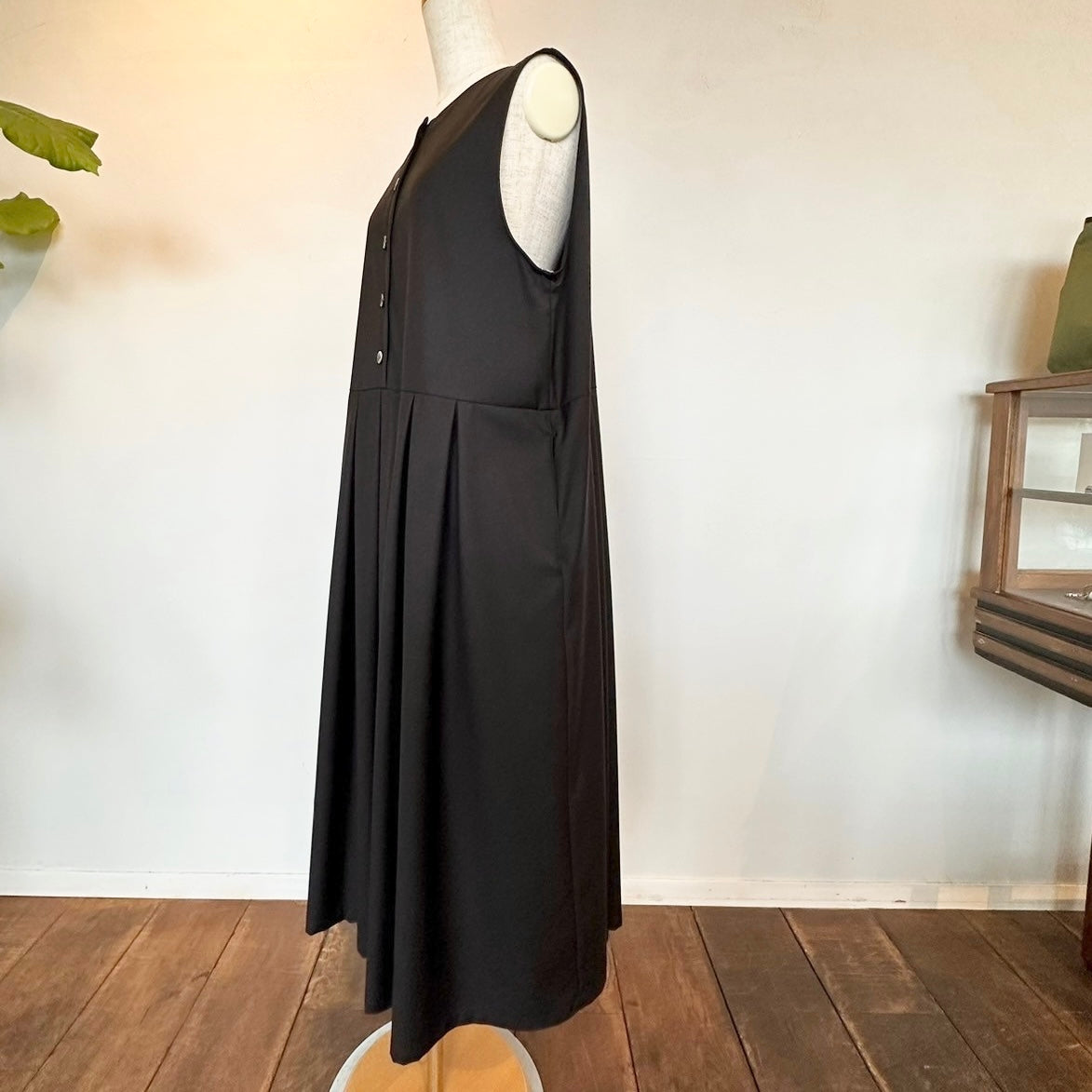 ina イナ ウエスト切替タックジャンパースカート BLACK   236661