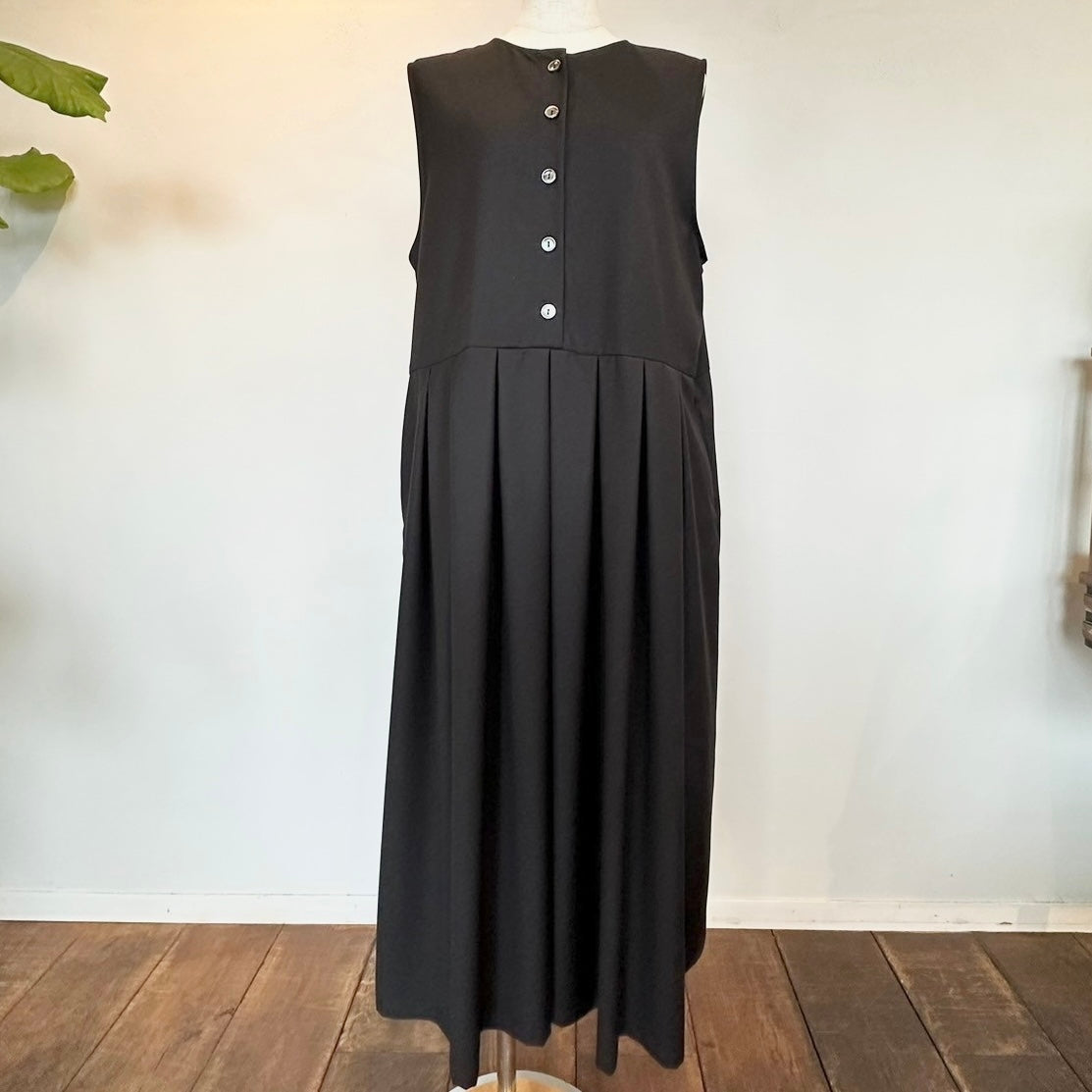 ina イナ ウエスト切替タックジャンパースカート BLACK   236661