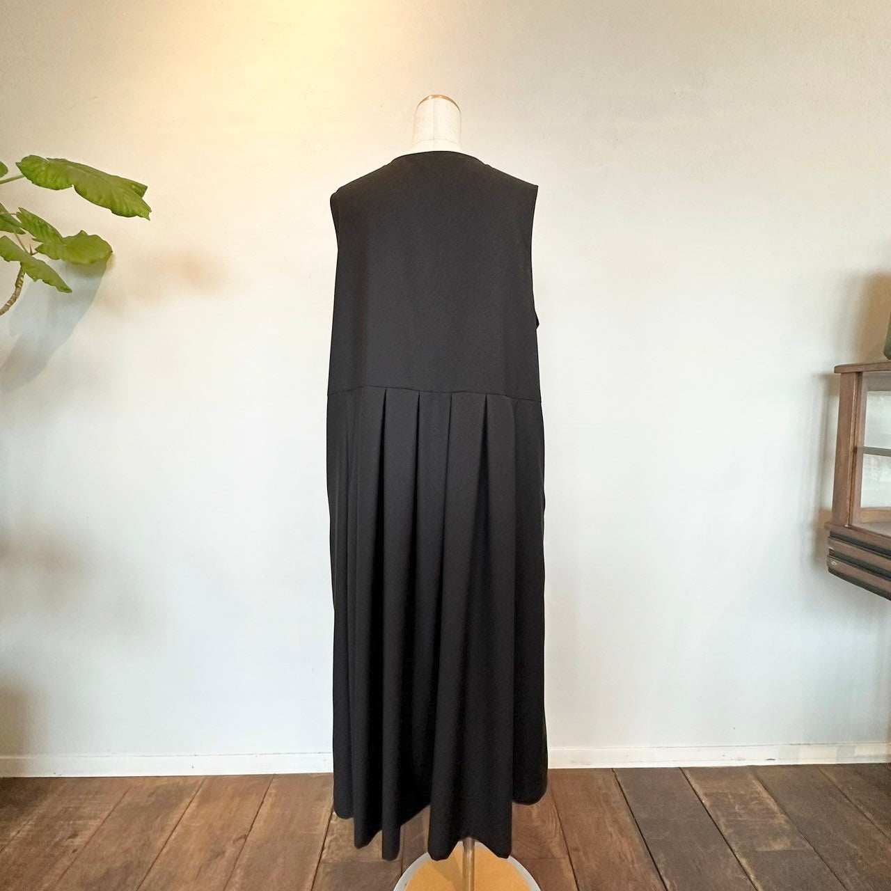 ina イナ ウエスト切替タックジャンパースカート BLACK   236661