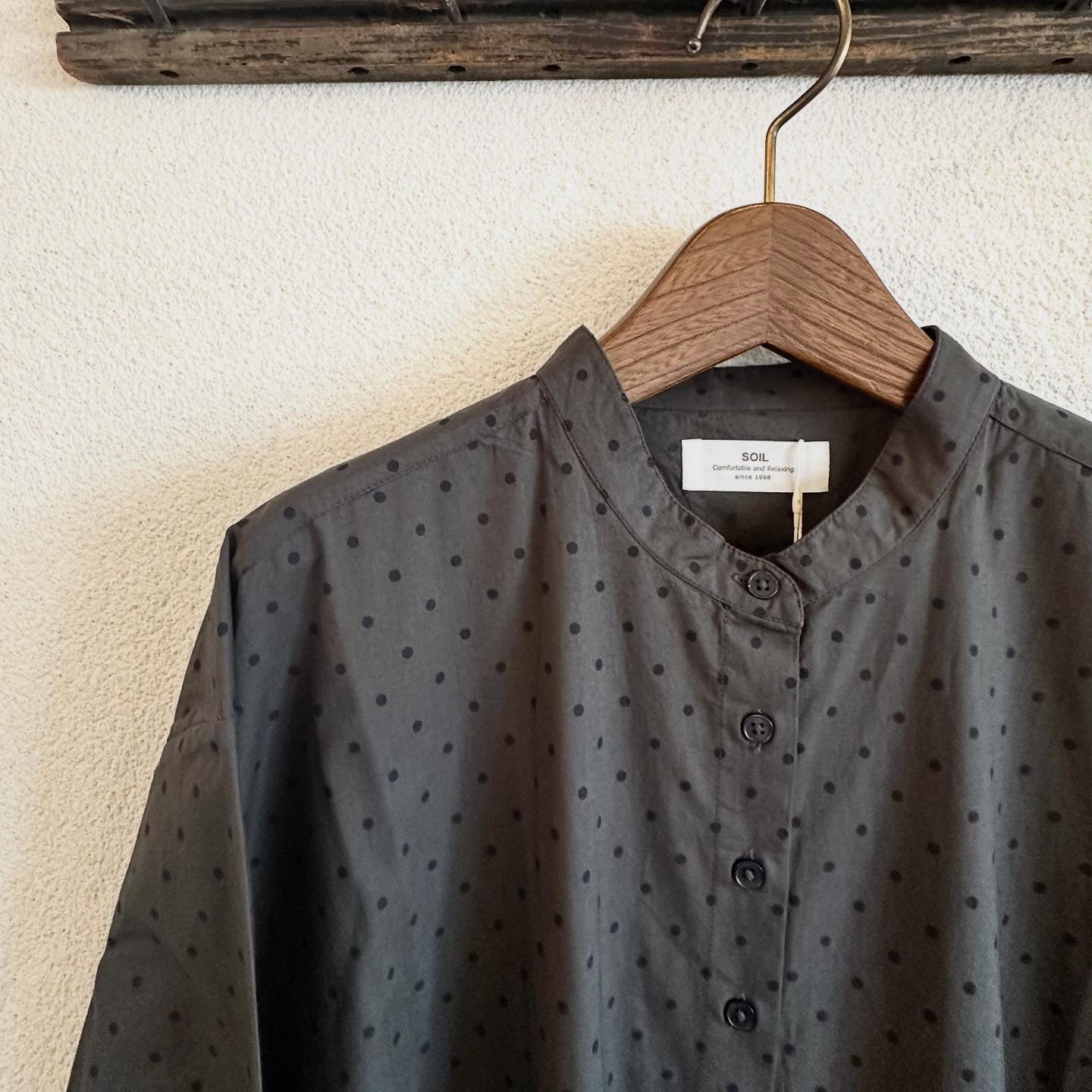 SOILソイル DOT PRINT BANDED COLLAR DRESS (ワンピース)NSL25537