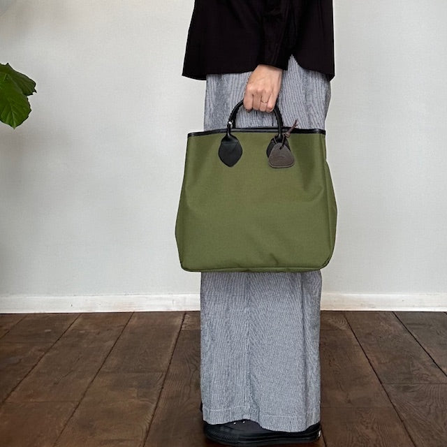 Quality Gunslips(クオリティガンスリップス) PVC ショートハンドル トートバッグ NQG1052P