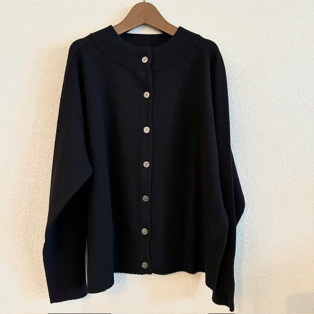 mao made メリノウールモックネックカーディガン 451107