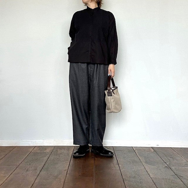 maison de soilメゾンドソイル WORSTED SERGE 2TUCK TAPERED EASY PANTS (CHARCOAL) GNMDS2501WS