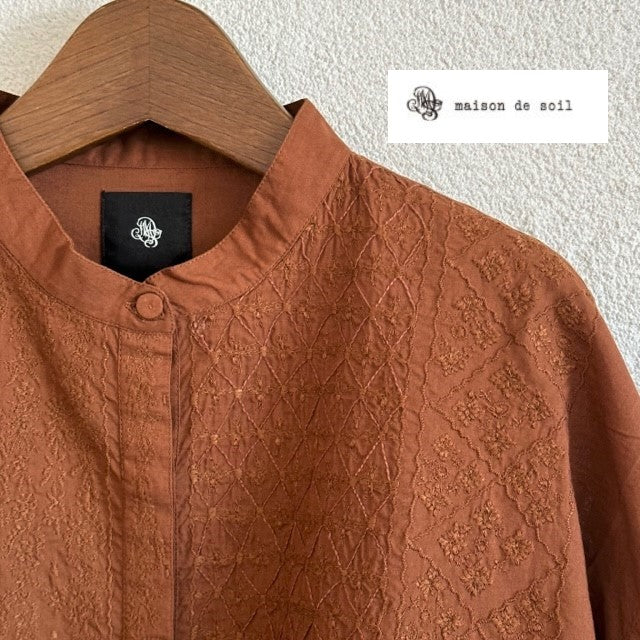 maison de soil 60'S ORGANIC CAMBRIC BANDED COLLAR EMB SHIRT(シャツ) NMDS20061