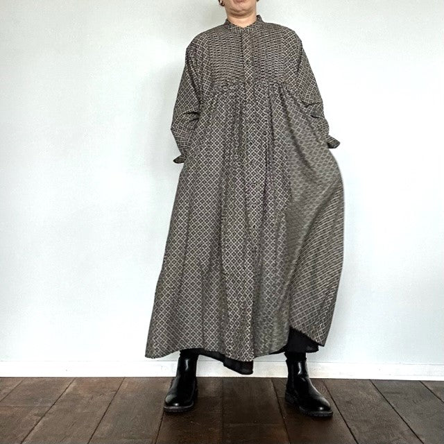 maison de soil 60'S COTTON REPETITIONAL FLOWER BLOCK PRINT MINI PINTUCK BANDED COLLAR SHIRT DRESS(ワンピース) INMDS23732
