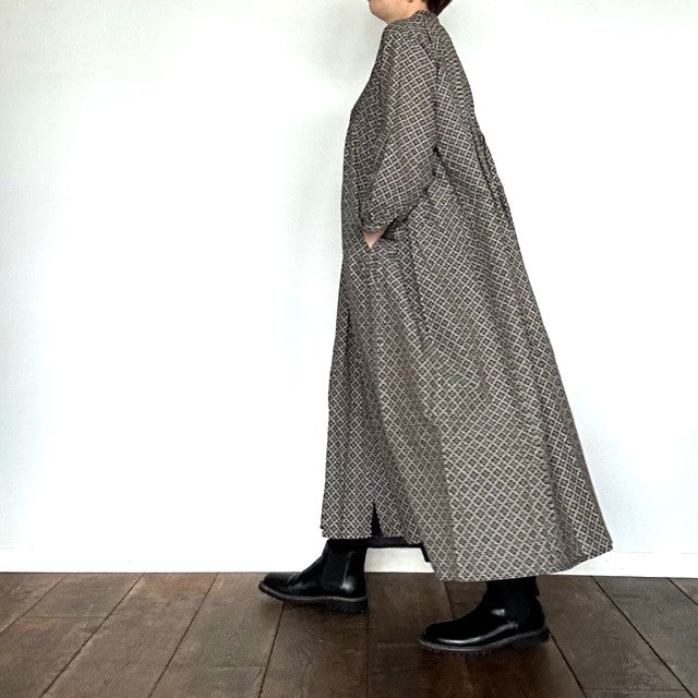 maison de soil 60'S COTTON REPETITIONAL FLOWER BLOCK PRINT MINI PINTUCK BANDED COLLAR SHIRT DRESS(ワンピース) INMDS23732