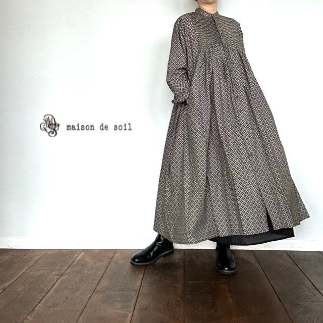 maison de soil 60'S COTTON REPETITIONAL FLOWER BLOCK PRINT MINI PINTUCK BANDED COLLAR SHIRT DRESS(ワンピース) INMDS23732