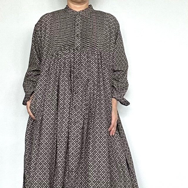 maison de soil 60'S COTTON REPETITIONAL FLOWER BLOCK PRINT MINI PINTUCK BANDED COLLAR SHIRT DRESS(ワンピース) INMDS23732