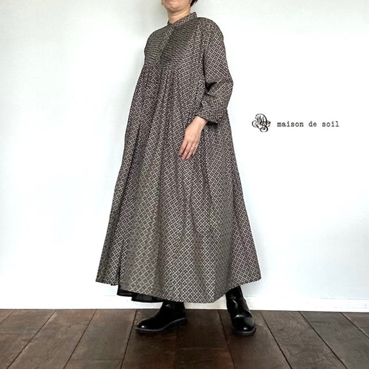 maison de soil    60'S COTTON REPETITIONAL FLOWER BLOCK PRINT MINI PINTUCK BANDED COLLAR SHIRT DRESS(ワンピース) INMDS23732