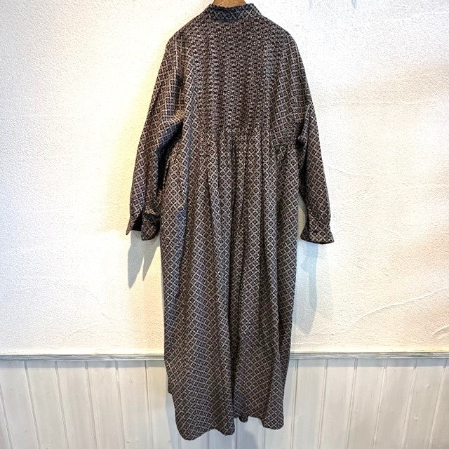 maison de soil 60'S COTTON REPETITIONAL FLOWER BLOCK PRINT MINI PINTUCK BANDED COLLAR SHIRT DRESS(ワンピース) INMDS23732