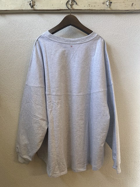 WHYTO. ラウンドスイッチスウェット OFFGRAY 後ろ