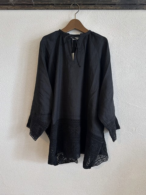 doux bleu ラミーチャーチブラウス ブラック 前