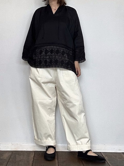 着用イメージ ブラック 立ち姿
