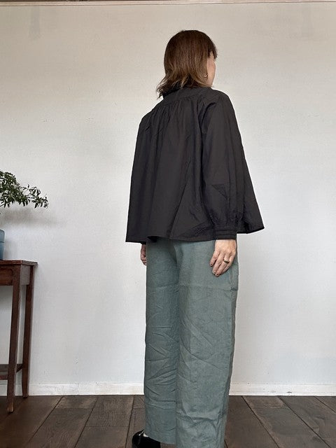30 グリーン 着用イメージ 後ろ