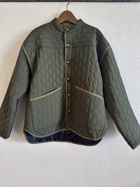 soronaキルトジャンパー グレーカーキ