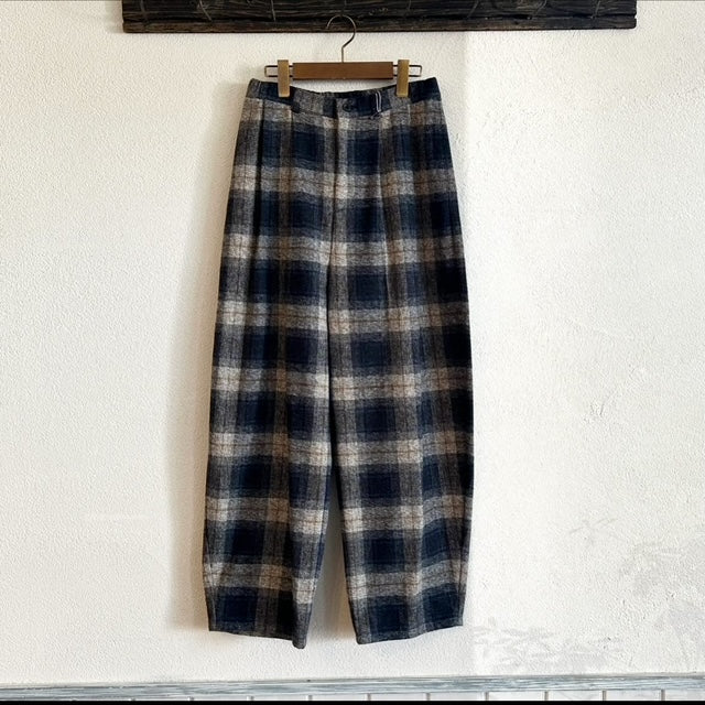 ina　チェック柄タックパンツ　　255122　