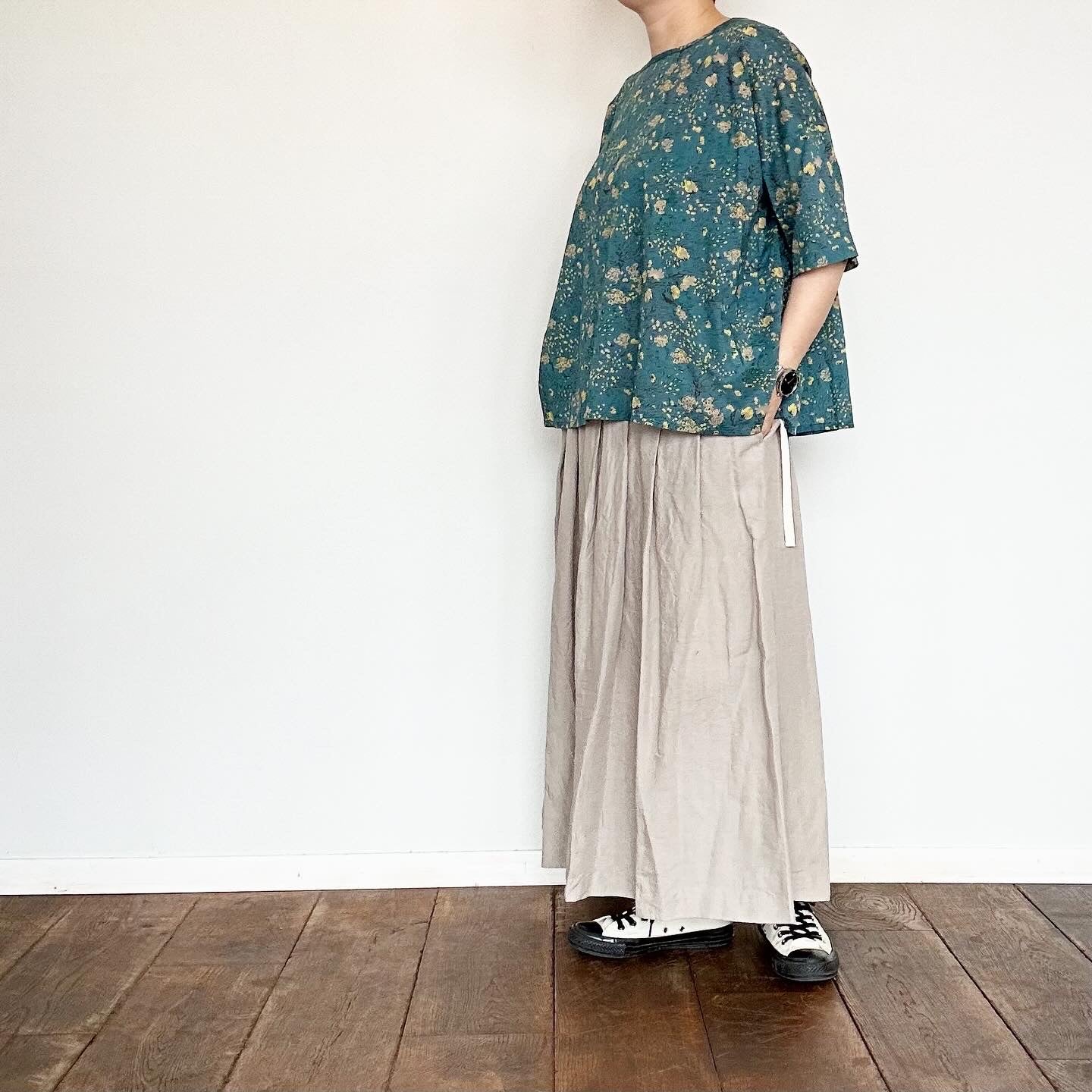 SOIL ソイル　　COTTON FLOWER PRINT GATHERED SMOCK（ブラウス）NSL24072