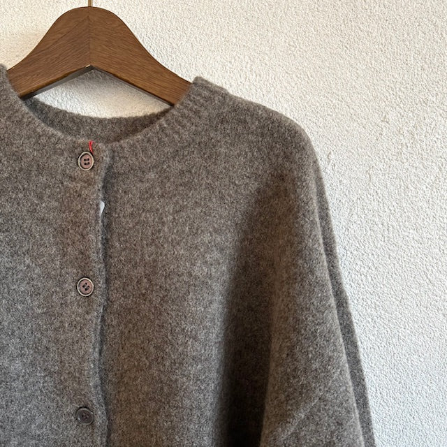 mao made　ヤクフィール２WAYクルーネックカーディガン　551118