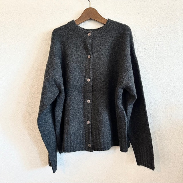 mao made　ヤクフィール２WAYクルーネックカーディガン　551118