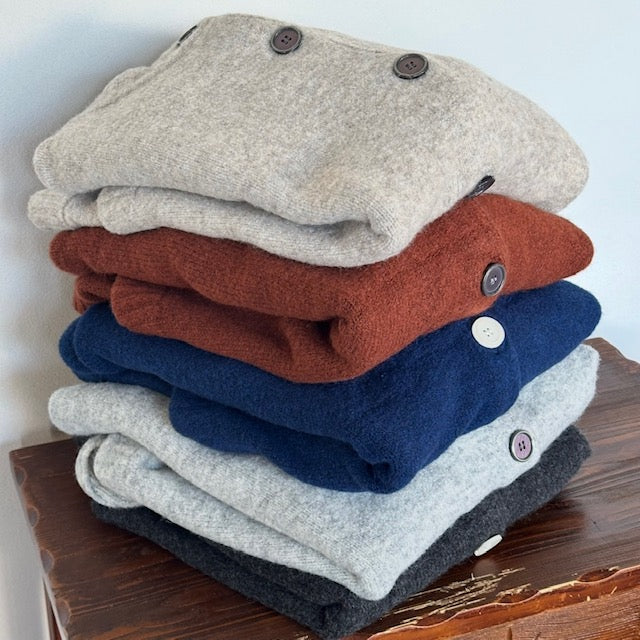 mao made　ヤクフィール バックタック ドロストコード入りカーディガン　　551122