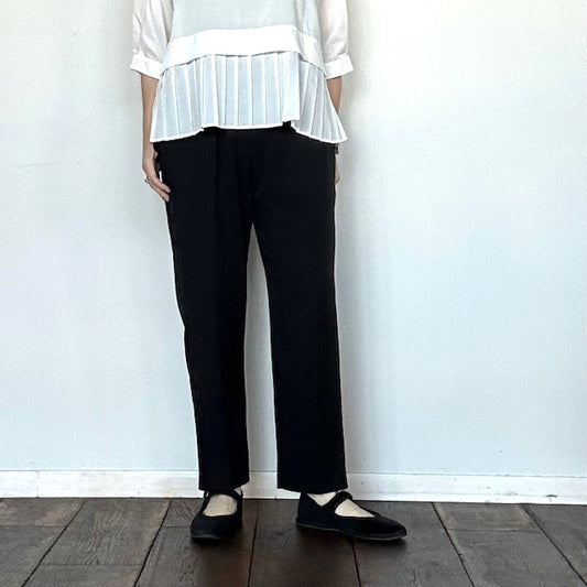 WHYTO　センタープレス イージーテーパードトラウザーパンツ　　WHT23HPT4027