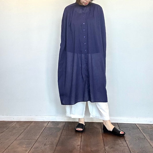 SOILソイル　80s COTTON VOILE PLAIN BANDED COLLAR GATHERED SHIRT DRESS　NSL26024