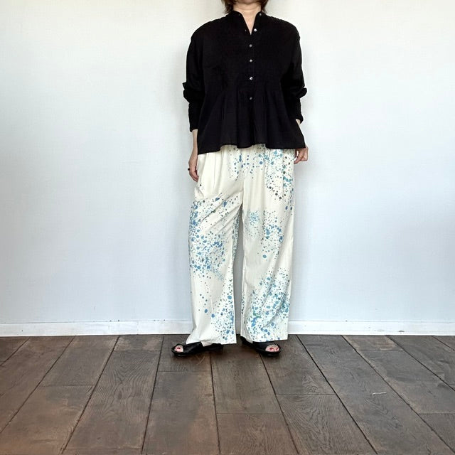 doux bleu　ハンドスモッキング刺繍シャツ（BLACK）　2613-024