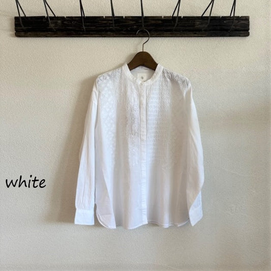 maison de soil メゾンドソイル　60'S ORGANIC CAMBRIC BANDED COLLAR EMB SHIRT（シャツ）　NMDS26221