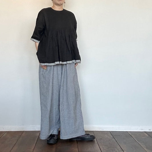 maison de soil  メゾンドソイル　 80'S HANDWOVEN LINEN PLAIN WITH SELVEDGE CREW-NECK P/O SHIRT WITH MINI PINTUCK（シャツ）BLACK INMDS24002