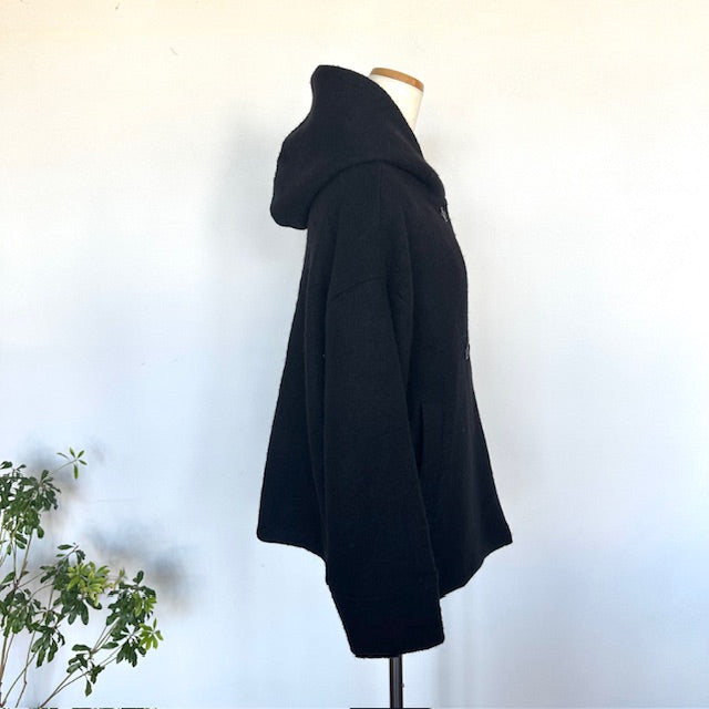 mao madeマオメイド　圧縮ウール ダブルボタンミドル丈フーディジャケット　541127