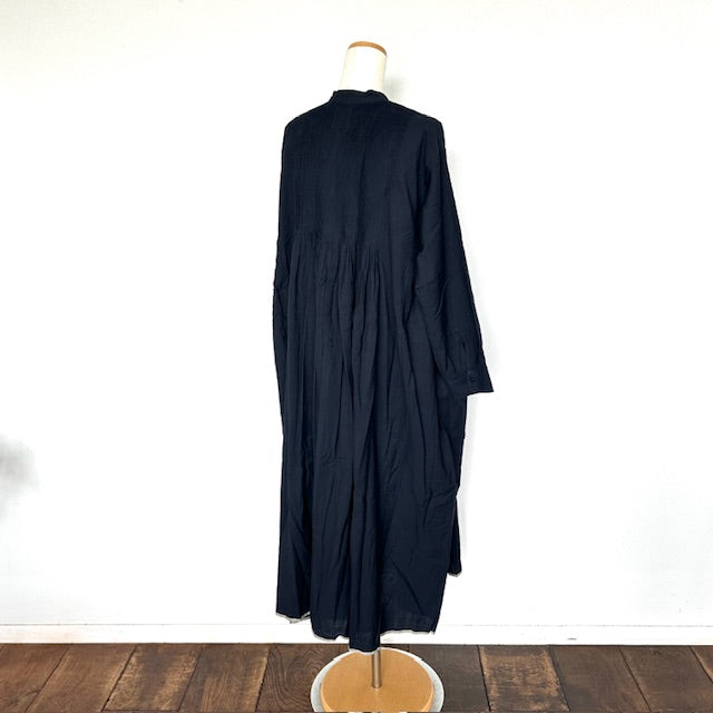 maison de soil メゾンドソイル　HANDWOVEN HEAVY COTTON PLAIN MINI PINTUCK BANDED COLLAR SHIRT DRESS　INMDS25724　