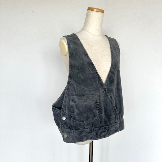 ESTROISLOSE　エストゥロワルーズ　　ソフトコーデュロイ　ベスト　　　EB25408