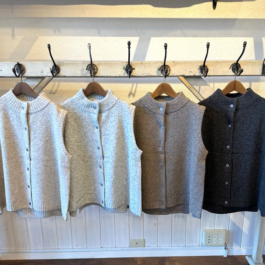 mao made　ヤクフィール　ハイネック前開きAラインベスト　　　551117