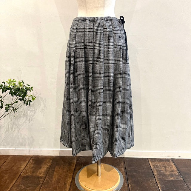 ina　ウエスト紐付きウールタックスカート（チェック柄）　244125