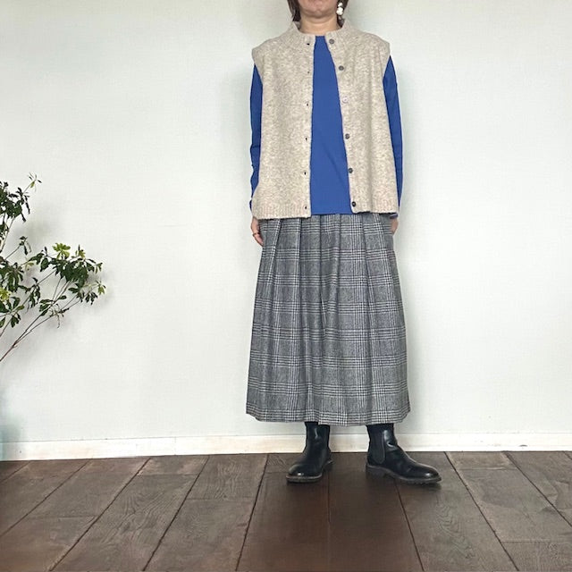 mao made　ヤクフィール　ハイネック前開きAラインベスト　　　551117