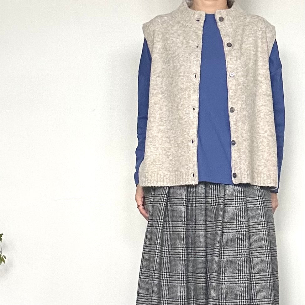 mao made　ヤクフィール　ハイネック前開きAラインベスト　　　551117