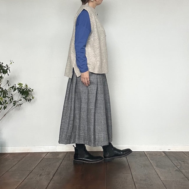 mao made　ヤクフィール　ハイネック前開きAラインベスト　　　551117