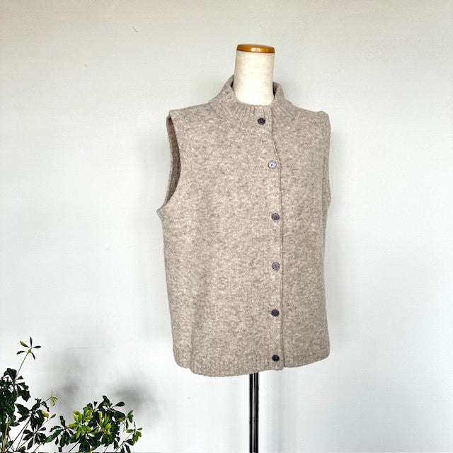 mao made　ヤクフィール　ハイネック前開きAラインベスト　　　551117
