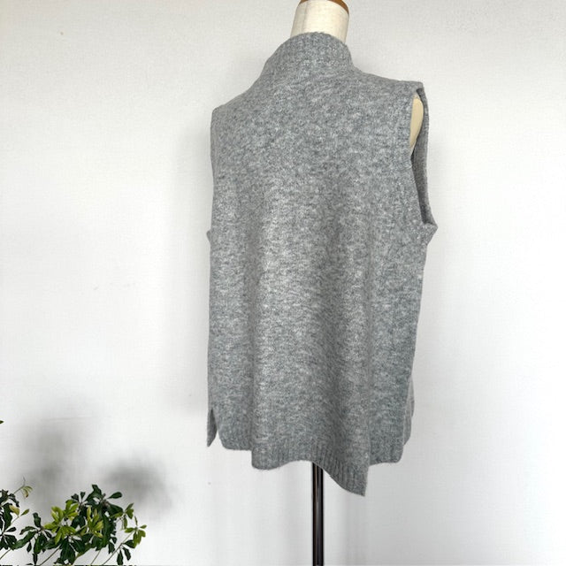 mao made　ヤクフィール　ハイネック前開きAラインベスト　　　551117