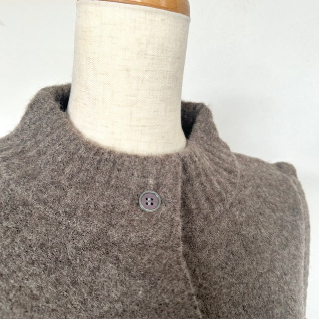 mao made　ヤクフィール　ハイネック前開きAラインベスト　　　551117