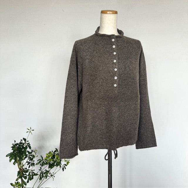 mao made ヤクフィール モックネックヘンリープルオーバー 551121