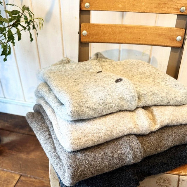 mao made　ヤクフィール　ハイネック前開きAラインベスト　　　551117