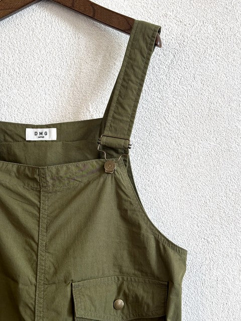 肩紐のバックル（長さ調節可）