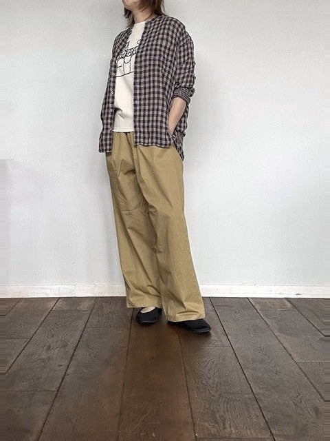 チノクロスPOKKAパンツ ベージュ 着用