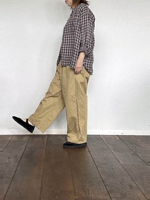 チノクロスPOKKAパンツ ベージュ 着用 横