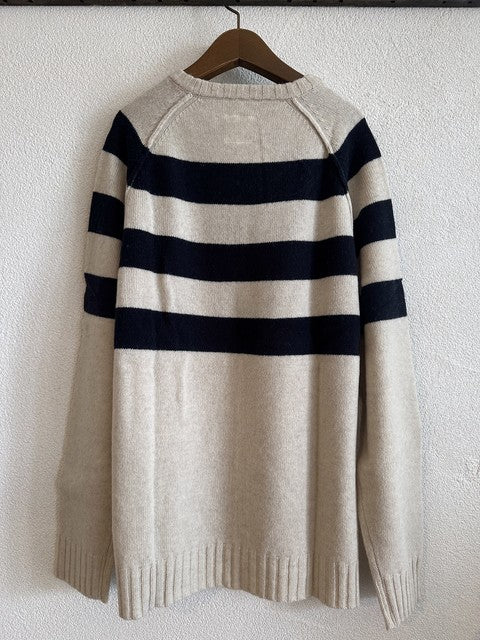 （g）グラム シェパードボーダーニット ベージュ 後ろ