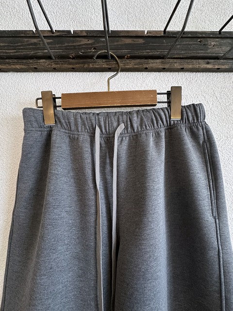 （g）グラム ダンボールニットデイパンツ チャコールグレー ウエストのゴムとドローコード