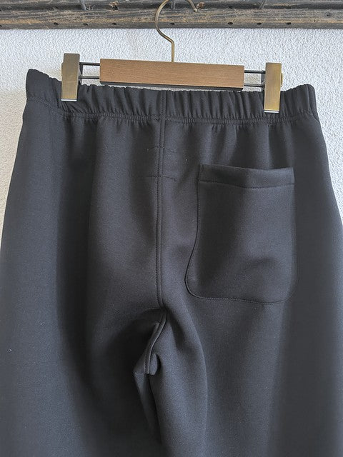 （g）グラム ダンボールニットデイパンツ ブラック 後ろのパッチポケット