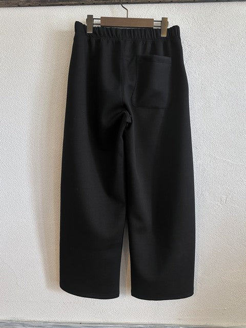 （g）グラム ダンボールニットデイパンツ ブラック 後ろ