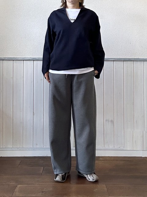 （g）グラム ダンボールニットデイパンツ 着用イメージ チャコールグレー 正面